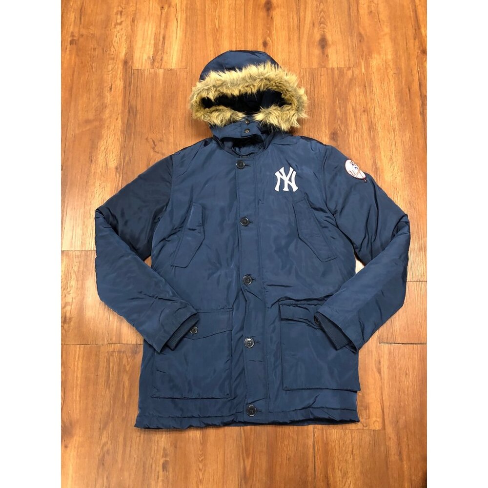 Women’s New York Yankees Down Filled Winter Jacket - Size Medium
